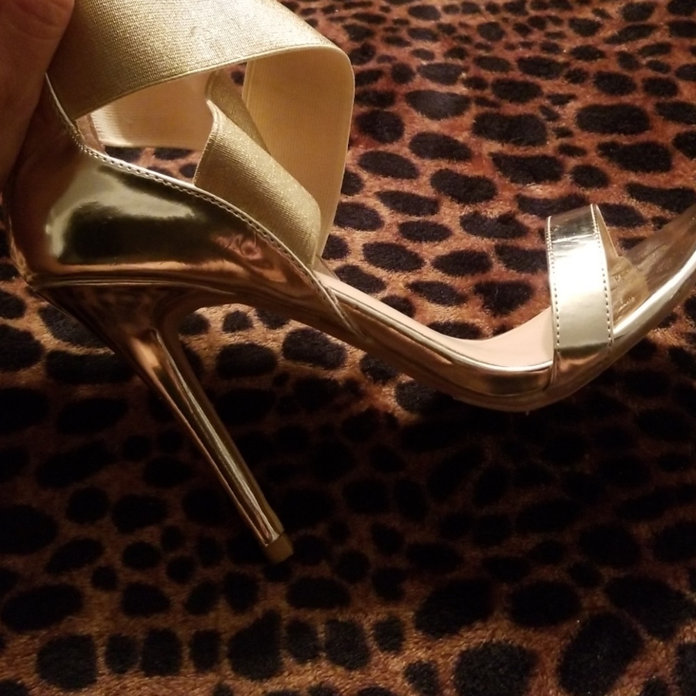 💚GOLD STRAPY SHOES - Picture 3 of 6
